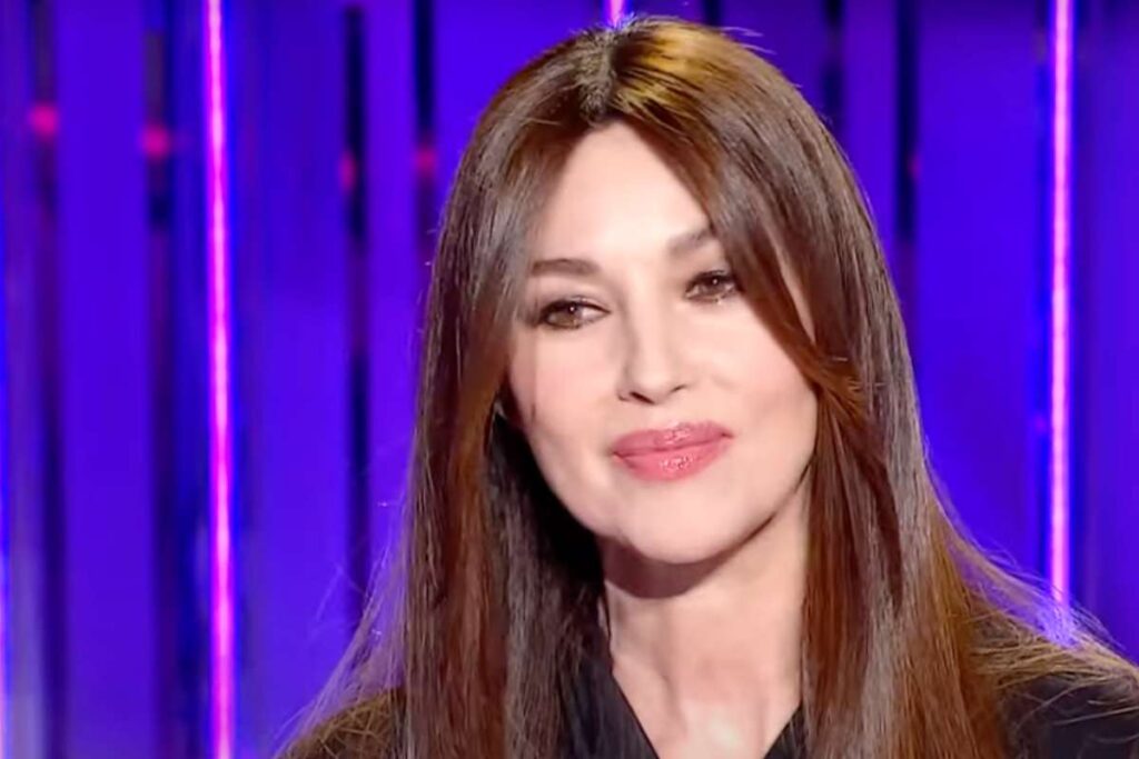 Il look perfetto per l'estate 2025 è quello di Monica Bellucci