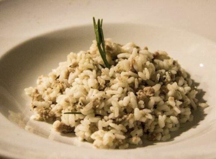 Questo primo piatto rustico, dal carattere semplice ma deciso, si distingue per la sua preparazione particolare e per il legame profondo