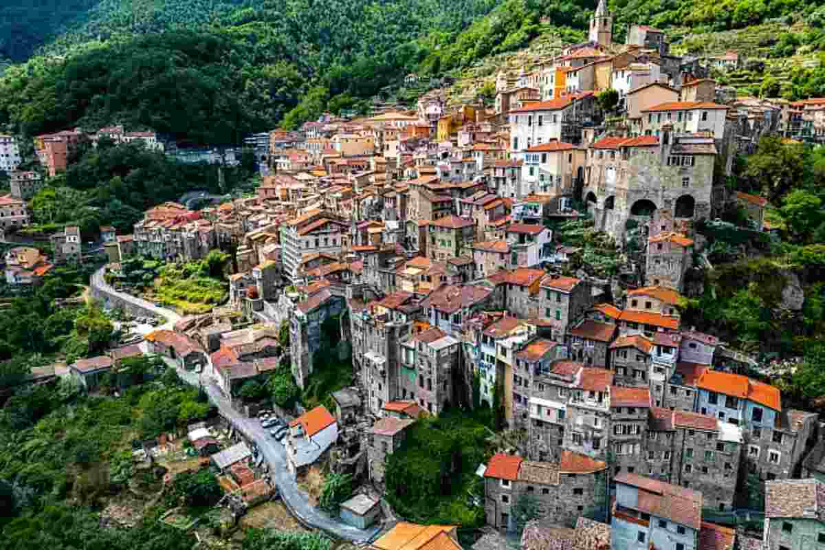 E' uno dei borghi più belli d'Italia e non lo conosce nessuno: ti godi vacanze da Re