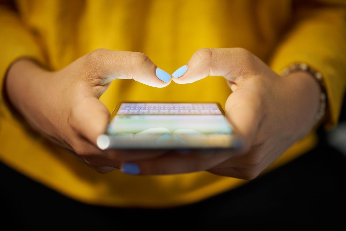 whatsapp, il trucco per rispondere e non essere online