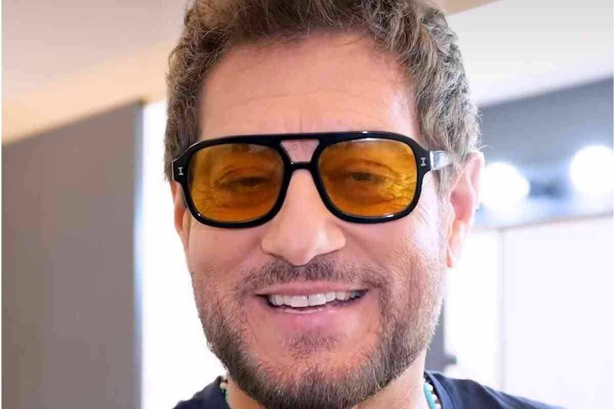 Enrico Papi, chi è e che cosa fa la bellissima moglie