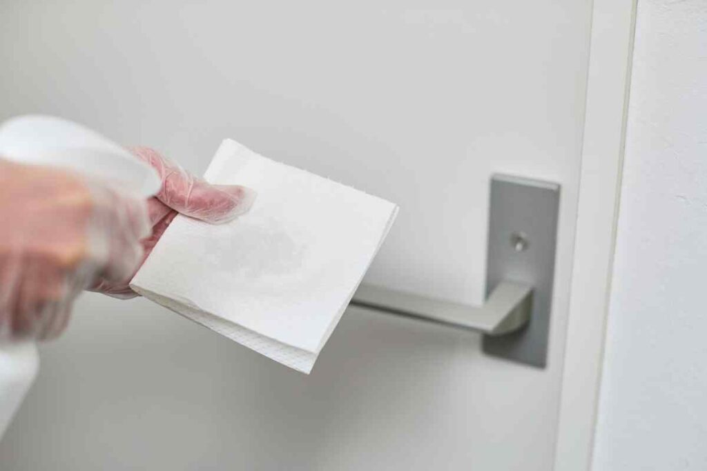 Pulire le porte senza sbagliare, fai attenzione ai dettagli, tutto quello che c0e da sapere
