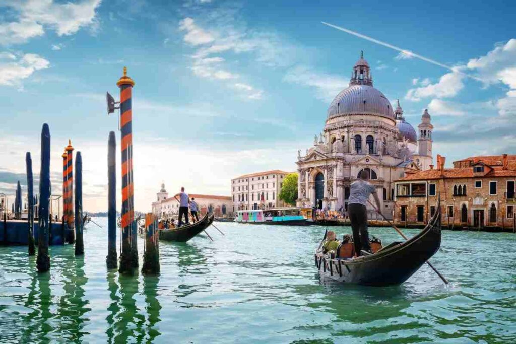città italiane assaltate dai turisti ecco quali evitare