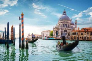 città italiane assaltate dai turisti ecco quali evitare